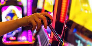365myanmar အားကစား Sportsbook တွင် မြန်မာ့ဘောလုံးနှင့် ကမ္ဘာ့အားကစားများ Live Betting ကစားနေသော မြင်ကွင်း